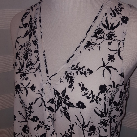 Black and white floral blouse - Picture 2 of 6